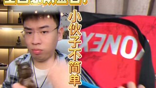 Tập hợp đủ chữ ký của đội tuyển quốc gia, cậu thanh niên này năng lượng thật lớn, Thính Tuyền cũng m