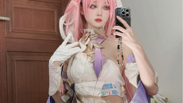 When it comes to cute girls with pink hair, who is the first person you think of?