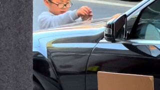 小孩子顽皮一下很正常。