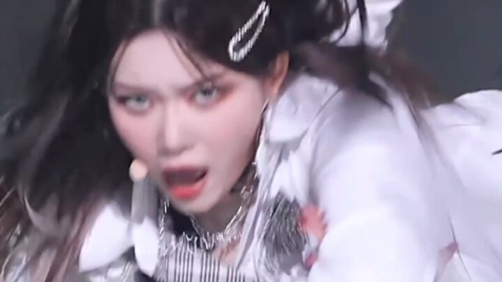 حصيلة بعض الفتيات المحبوبات اللواتي يتقنّ إدارة تعابيرهن بدرجة مذهلة!