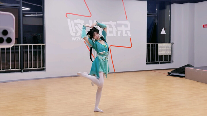 Tất nhiên nụ cười của Bích Dao là đáng yêu nhất rồi!