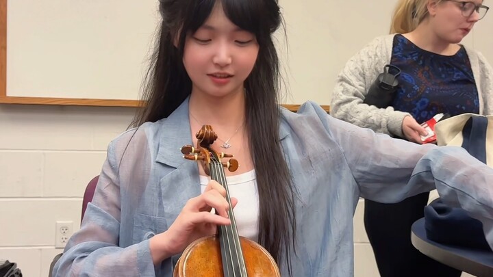 梁祝是伟大的，使外国友人安静。想不到吧，小提琴可以当二胡使……也算是一种文化输出？