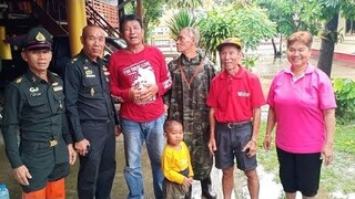 กลับบ้านเกิดนำสิ่งของสมทบผู้ประสบภัยน้ำท่วม บ้านหัวคู อ.เสลภูมิ จ.ร้อยเอ็ด