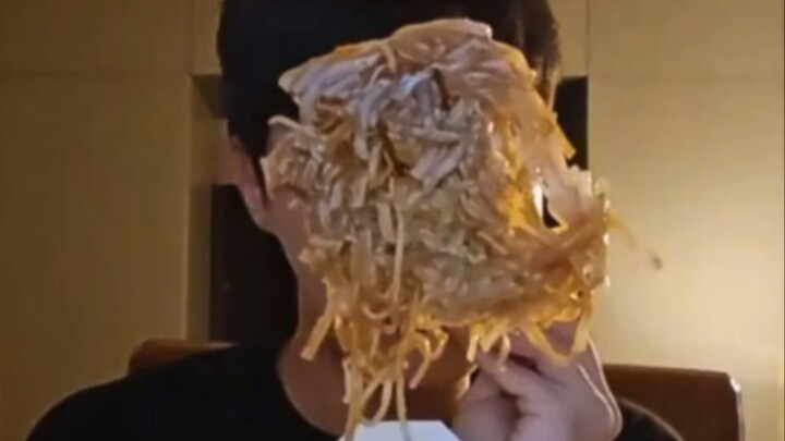 “Về chuyện ngôi sao lớn của vũ trụ mà mì mang đi cũng bị nát”