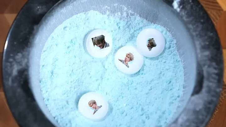 Kẹo bạc hà: Mày làm gì vậy? Muốn chết thì đứng sang một bên đi!