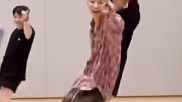 Bawang Putih: Ini adalah tarian paling mudah yang pernah aku lewati!