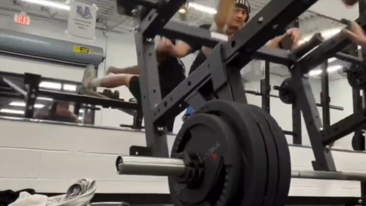 Some gym accidents that are a real headache to watch