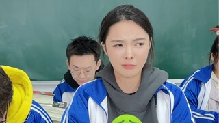 رفيق المكتب المختلف يحدد تجربة مختلفة في الذهاب إلى المدرسة