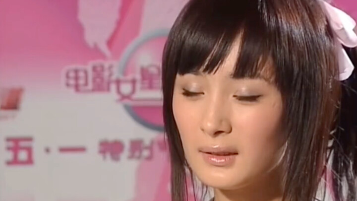 يانغ مي تتحدث عن دورها في فيلم جاكي شان "سو تشيه إر بطل الووشو" عندما كانت طفلة، وهي أول فتاة نجمية 