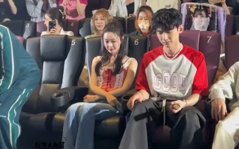 الحبيبان معًا في إطار واحد