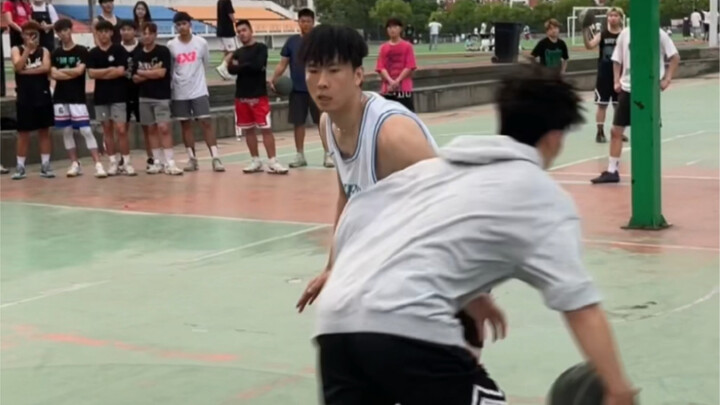 Thực ra, đằng sau mỗi “thao tác cơ bản” cũng thường bị người khác “thao tác cơ bản” ngược lại 🥹