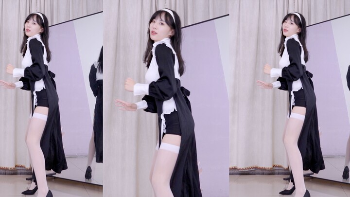 [Vertical] Queen Card White Camisole & Stilettos