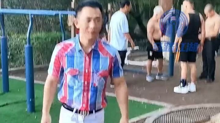 كنت أظن أنه برونز، لكن تبيّن أنه ملكي! المتابعون: هذه الجولة أسلمتُ له.