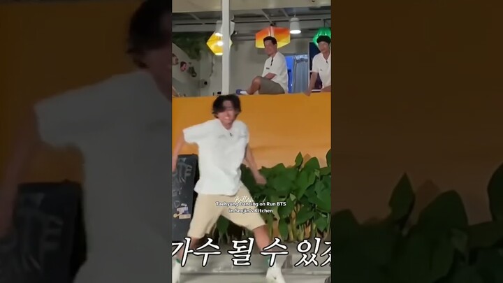 Taehyung dancing on Run BTS in Seojin's Kitchen 🔥