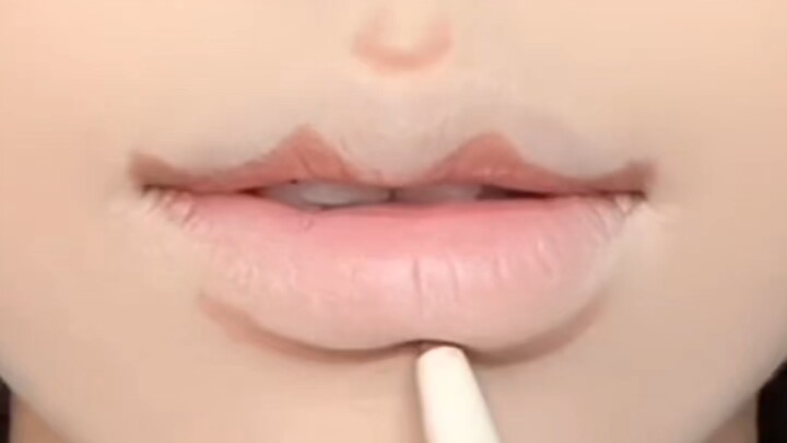 لمسة أحمر الشفاه أخيرًا فهمت الأمر!