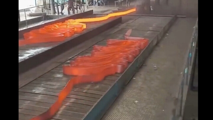 丝滑，有点像长虫，这要是来个五连鞭