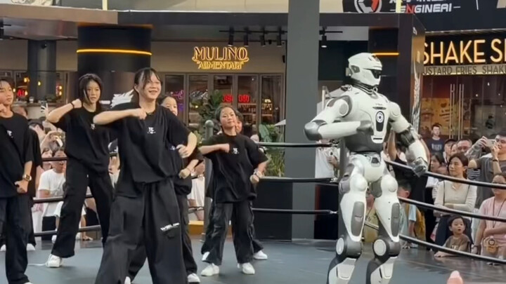 Zhongqing Robotics T800 performs a dance live