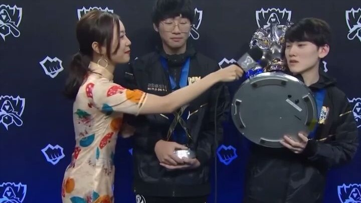 “Wenbo’s Cup-Loading” — I’d call it A-Su’s most successful cup-loading moment ever!