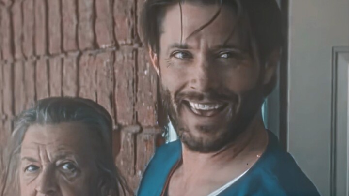 “Aku cuma suka perempuan lebih tua, manis banget.”