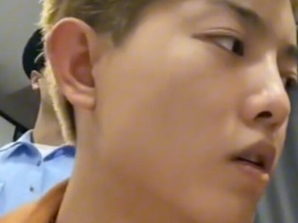 Aku bertaruh pisaumu tidak secepat milikku