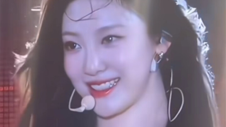 I finally understand why so many foreigners love her… What a radiant beauty!