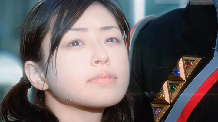 "Kota besar dengan langit cerah"