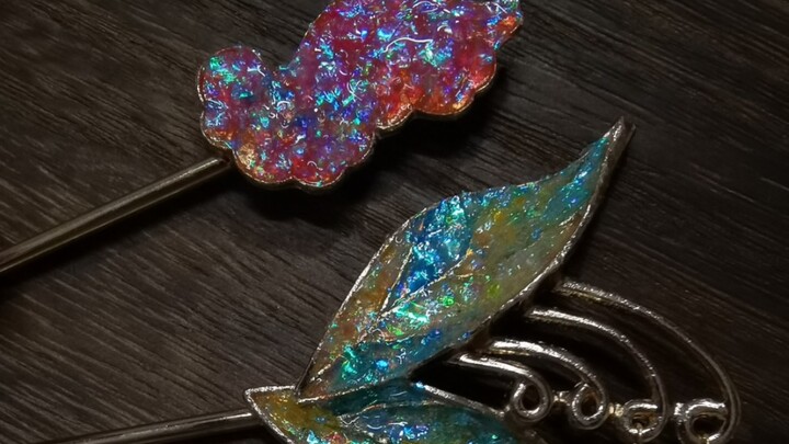 Using candy wrappers as a substitute for mother-of-pearl inlays is insane—sisters, I sincerely advis