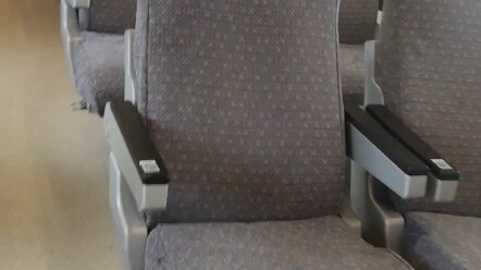 مقعد الدرجة الأولى في القطار فائق السرعة