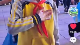 tiktok外国网友看新疆小朋友跳舞