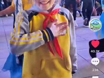 ชาวเน็ตต่างชาติใน TikTok ดูเด็กๆ จากซินเจียงเต้นรำ