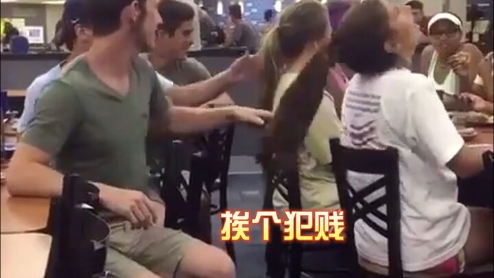 เธอยังโดนคนอื่นรังแกอยู่เลย แต่ก็ยังกล่อมเขาให้หลับ