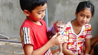 Baby Refreshingly With Family!! My Tiny Baby Maki Very happy Eating Fruits With Brother&Sister Today