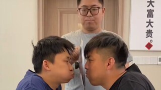 谁能和好朋友面对面忍住不笑？反正我是做不到