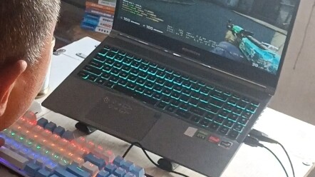 “Membahas Ketika Sang Ayah yang Sudah Tua Tiba-Tiba Tergerak Hati Ingin Main Dua Babak CS:GO Saat Me
