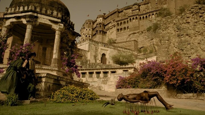 Falling | Film Aesthetics | "What's scary is not the absurdity, but your fragility"