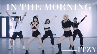 【بي تي آي】لن تندم إذا جربتها! شاهد الطالبة الجامعية وهي تتحول إلى مافيا Mafia في BIT 【في الصباح】ITZY