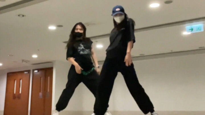 [Street Warriors] Mereka berdua cowok ganteng yang jago menari. Aku suka banget sama tarian eoddae.