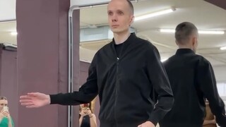 俄产机器人被地球人围观现场