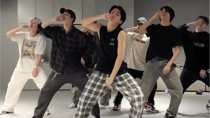 【NCT DREAM】“Ngày tập luyện của 7️⃣Dreamies” Trang phục thường ngày trong phòng tập đẹp trai quá!