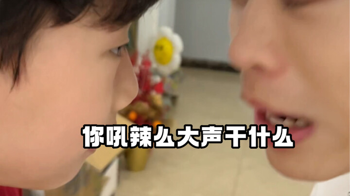 أحيانًا أتمنى حقًا أن أعالجه ليرى من هو الأخ الأكبر بالفعل. هل لديكم أي اقتراحات؟