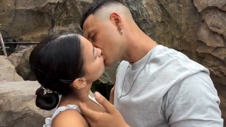 kissing 💋