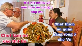 Chef làm mì xào thịt bò hỏi văn hoá ăn uống củamẹ/uống cà phê trứng thích ăn chợ ở Vn/cuộc sống pháp
