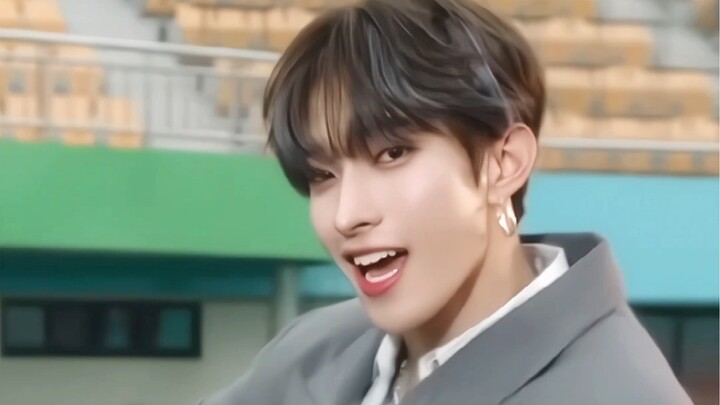 【Lee Seok-min】Hãy mau quay lại với khuyên tai highlight!