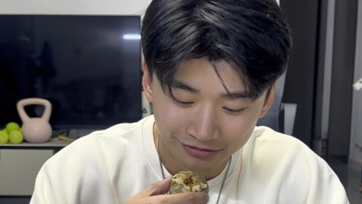 Challenge yourself to eat only eggs for one day, and your mouth corners will always rise unconscious