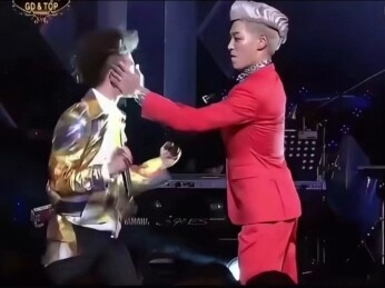 การสลับส่วนเวทีของเพลง High High