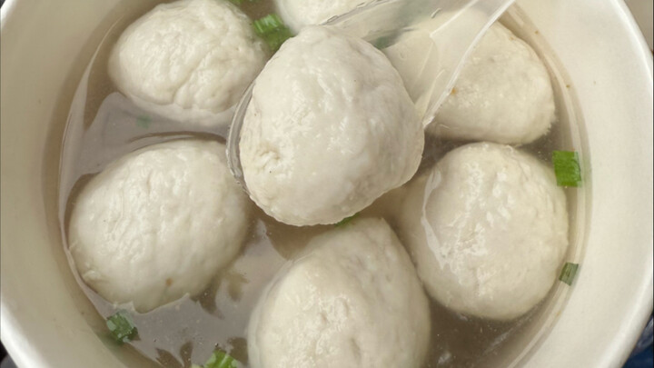 A hard-to-find bicycle-shaped fish balls on the streets of Fuzhou—only 10 yuan per serving!