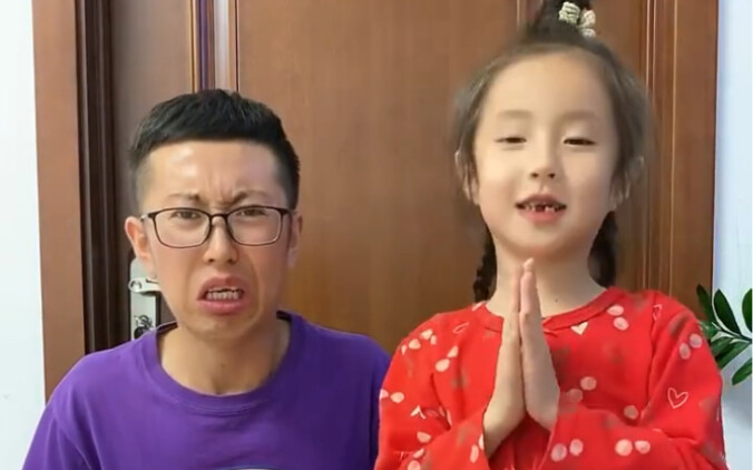 Đứa trẻ và cha của nó mỗi người có một quả trứng. Chúng ta hãy xem quả trứng của đứa trẻ có thể tạo 