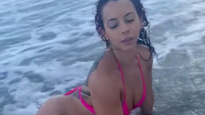 Sexy Babe on Beach in Sexy bikini.  Hot sexy vidoe