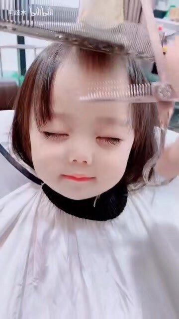 Tiểu tình nhân kiếp trước đáng yêu quá, anh chàng cứng đầu cười suốt cả quá trình