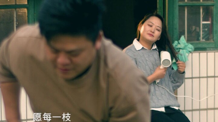 Nguyện cho mỗi đóa hoa nở giữa mùa đông giá rét đều được thả mình thư thái, yếu ớt dưới ánh nắng ấm 